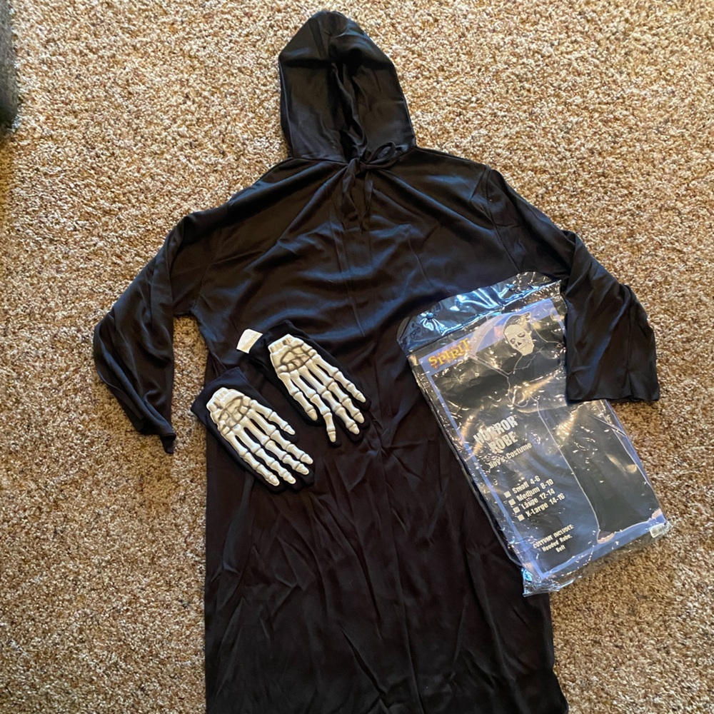 Horror Robe Halloween Costume w/ Skeleton Mask and Gloves…. Boys Large 12-14
